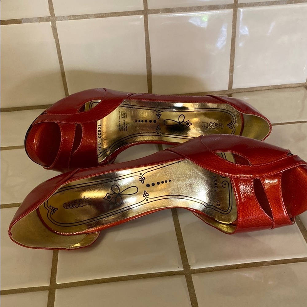 Elegant Red Peep-Toe Heels - Picture 6 of 9